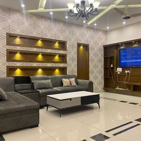 Luxury Guest House In Bahria Town Равалпінді Екстер'єр фото