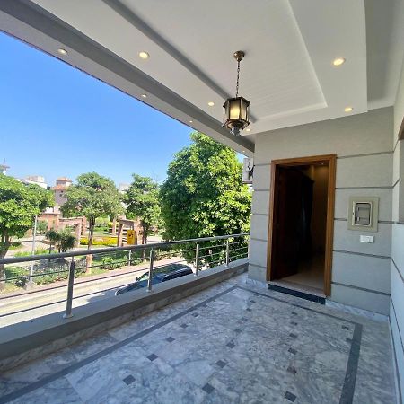 Luxury Guest House In Bahria Town Равалпінді Екстер'єр фото