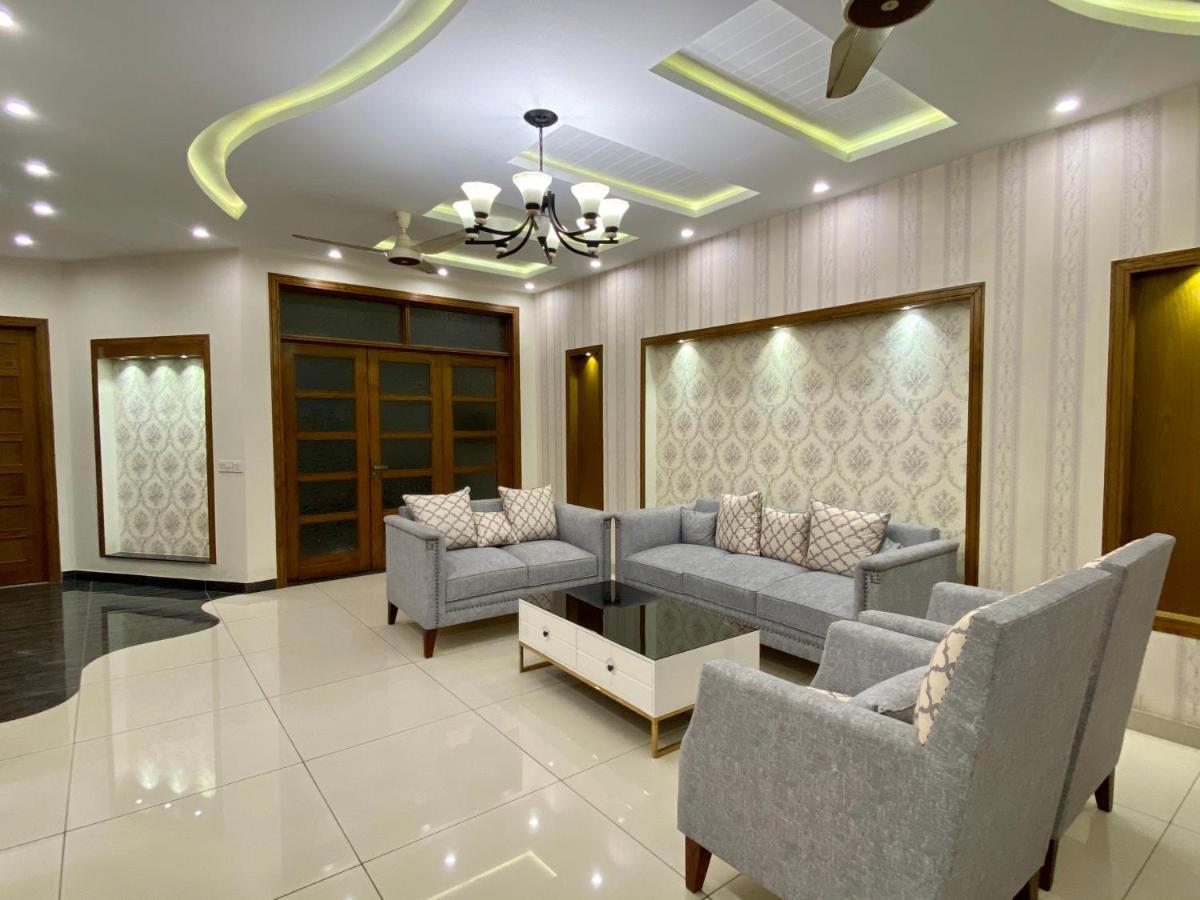 Luxury Guest House In Bahria Town Равалпінді Екстер'єр фото